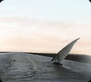 A traditional sailing ship in the Red Sea. The different ways in which such ships and steamers were regulated provides one example of how mobilities were channelled and is one subject in 